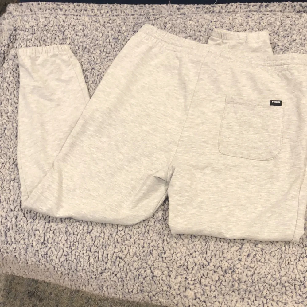⭐️FREE!!⭐️WITH BUNDLE PURCHASE!💥5 FOR $25💥RSQ! jogger sweatpants grey size lrg - Picture 7 of 8